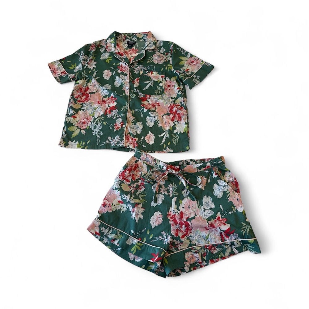 Women’s Spring Floral Green, Pink Pajama Shirt and Shorts Set, Lightweight, EUC